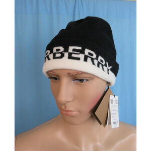 NWT BURBERRY CORE BLACK WHITE CASHMERE LETTERING LOGO BEANIE HAT ONE SIZE $380